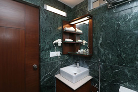 Hotel The Pride by OYO Rooms