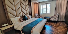 The Kenilworth Mussoorie by Stotrak