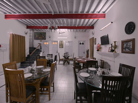 Villa Barlow by OYO Rooms