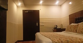 Yashshree Mussoorie Mall Road