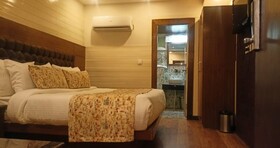 Yashshree Mussoorie Mall Road