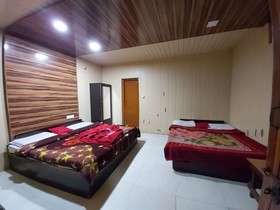 Goroomgo Atithi Raj Nainital