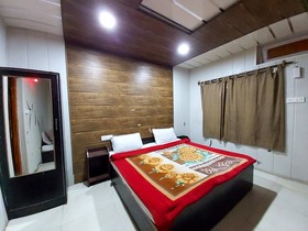 Goroomgo Atithi Raj Nainital