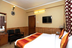 Goroomgo Deluxe Ankur Lake View Nainital