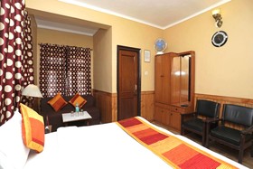 Goroomgo Deluxe Ankur Lake View Nainital