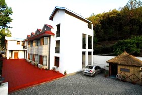 Goroomgo Silver Queen Bhimtal