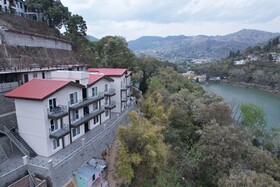 Hibiscus Lake View Hotel