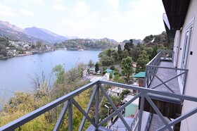 Hibiscus Lake View Hotel