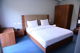 Hibiscus Lake View Hotel