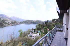 Hibiscus Lake View Hotel