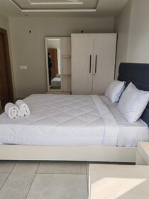Hibiscus Lake View Hotel