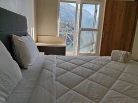 Hibiscus Lake View Hotel