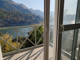 Hibiscus Lake View Hotel