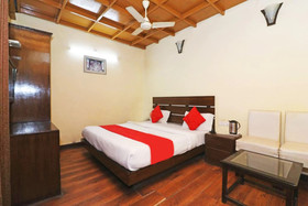 Hidden Chalet Mall Road Nainital by Goroomgo