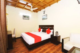 Hidden Chalet Mall Road Nainital by Goroomgo