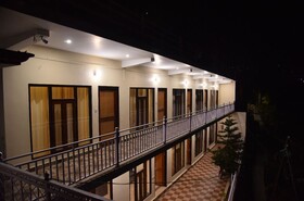 Hotel Lake Paradise Inn