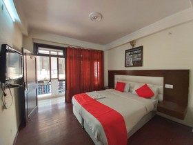 Hotel Lorent Manor by Goroomgo