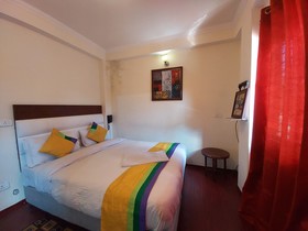 Hotel Lorent Manor by Goroomgo