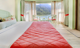 Lake Side Inn