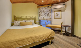 Lake Side Inn