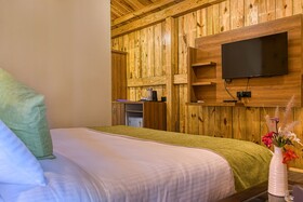 Pumpkin Hotels Corbett Tusk N Wood