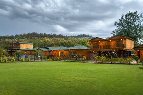 Pumpkin Hotels Corbett Tusk N Wood