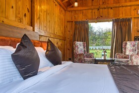 Pumpkin Hotels Corbett Tusk N Wood