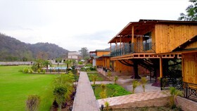 Pumpkin Hotels Corbett Tusk N Wood