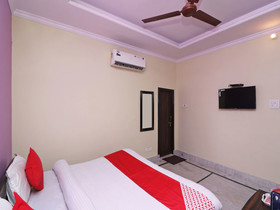 Flagship 13686 Rudraksh Hotel