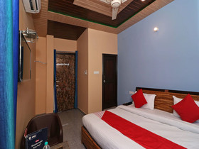 Flagship 13686 Rudraksh Hotel