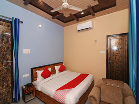 Flagship 13686 Rudraksh Hotel
