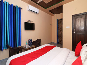Flagship 13686 Rudraksh Hotel