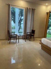 The White Oak Corbett Spa & Resort