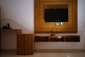 The White Oak Corbett Spa & Resort