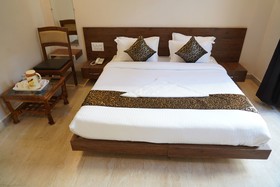 Dewdrop Pride Inn