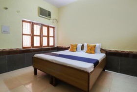 Gita Ashram by OYO Rooms