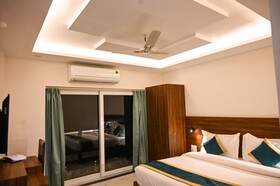 Hotel 7 Heaven