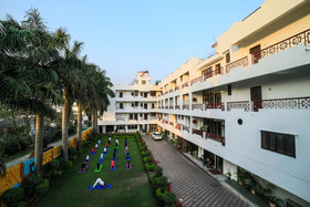 Hotel Neeraj Bhawan