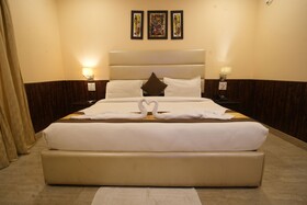 Hotel Royale Hills