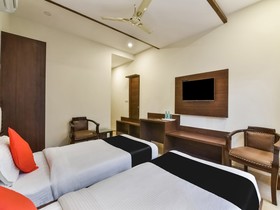 Capital O 37973 Hotel Shiv Vilas