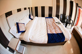 Ln Hotel & Restaurant