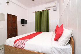 OYO 14185 Laxmi Yellow Guest House