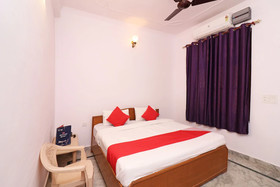 OYO 14185 Laxmi Yellow Guest House