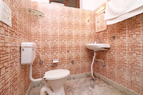 OYO 14185 Laxmi Yellow Guest House