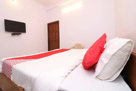 OYO 14185 Laxmi Yellow Guest House