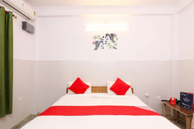 OYO 14185 Laxmi Yellow Guest House