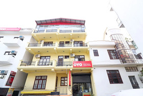 OYO 14185 Laxmi Yellow Guest House