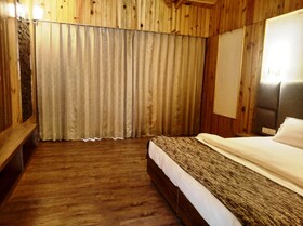 Qcent Woods Spa & Resort