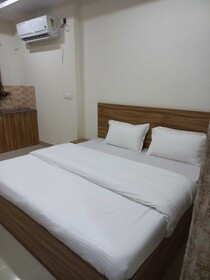 Tirath Hotel