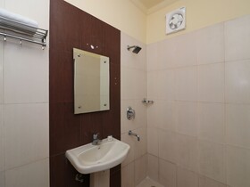 Hotel Chilana Tower by OYO